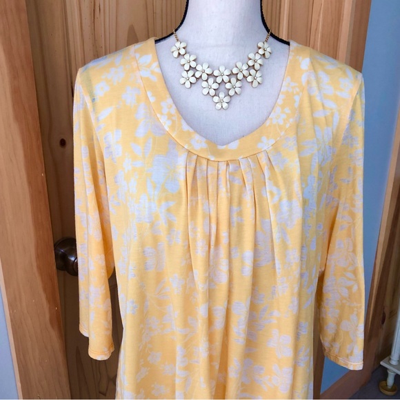 Susan Graver Yellow White Floral Top Size Large - Picture 3 of 5